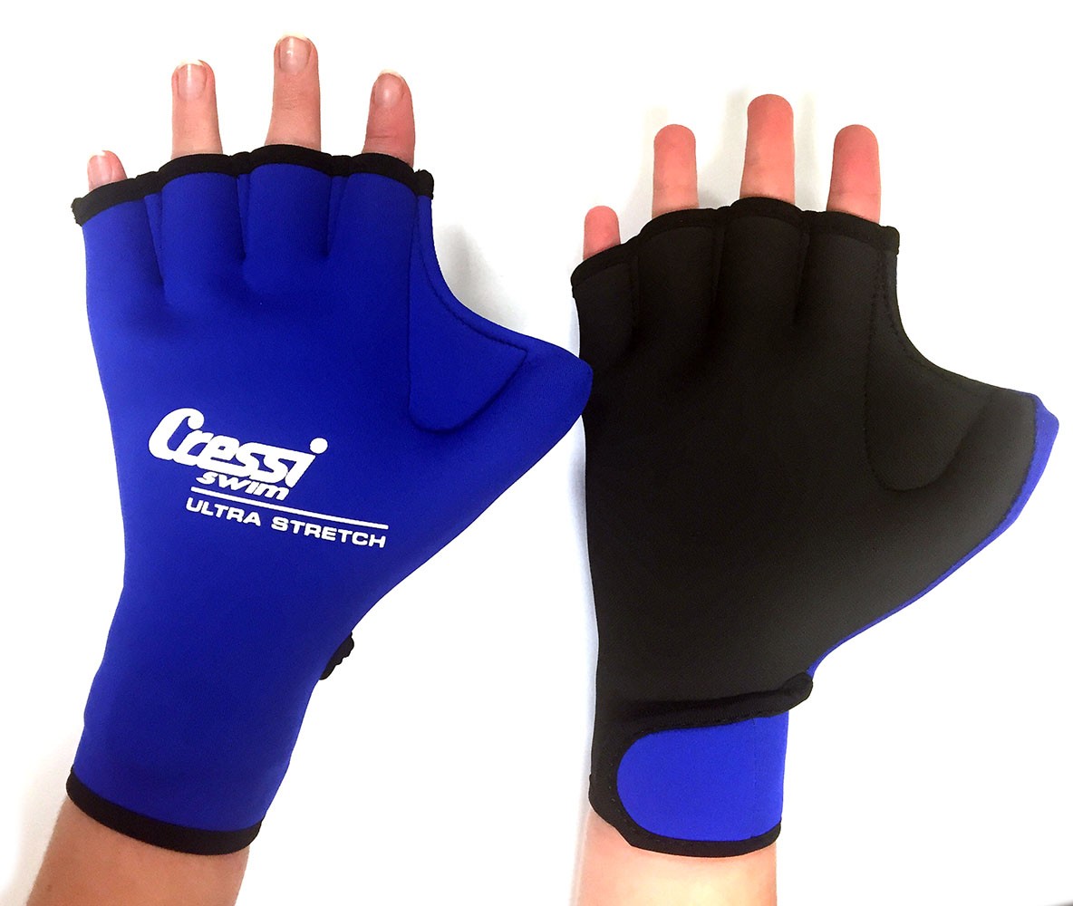Des gants palmés pour la natation, qu'elles sont les avantages